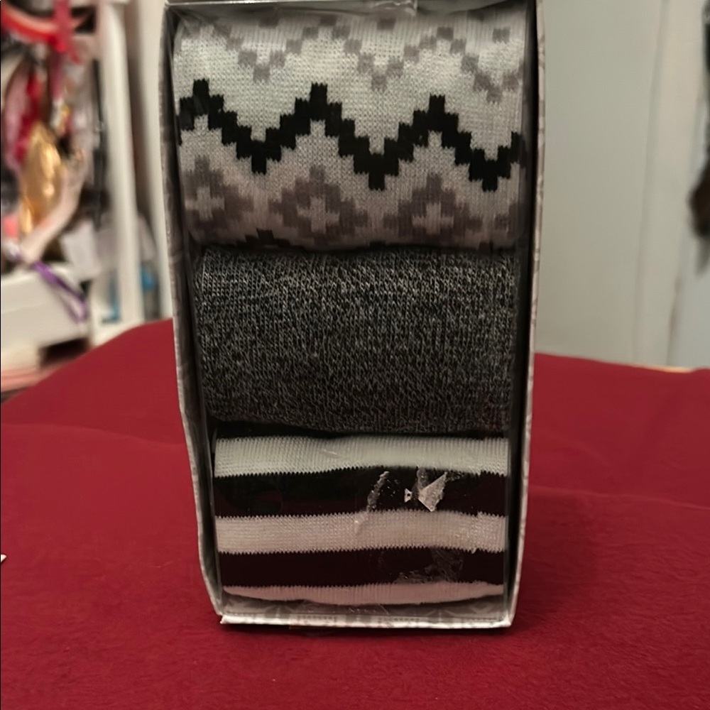 Patterned Gray and Black Socks Set